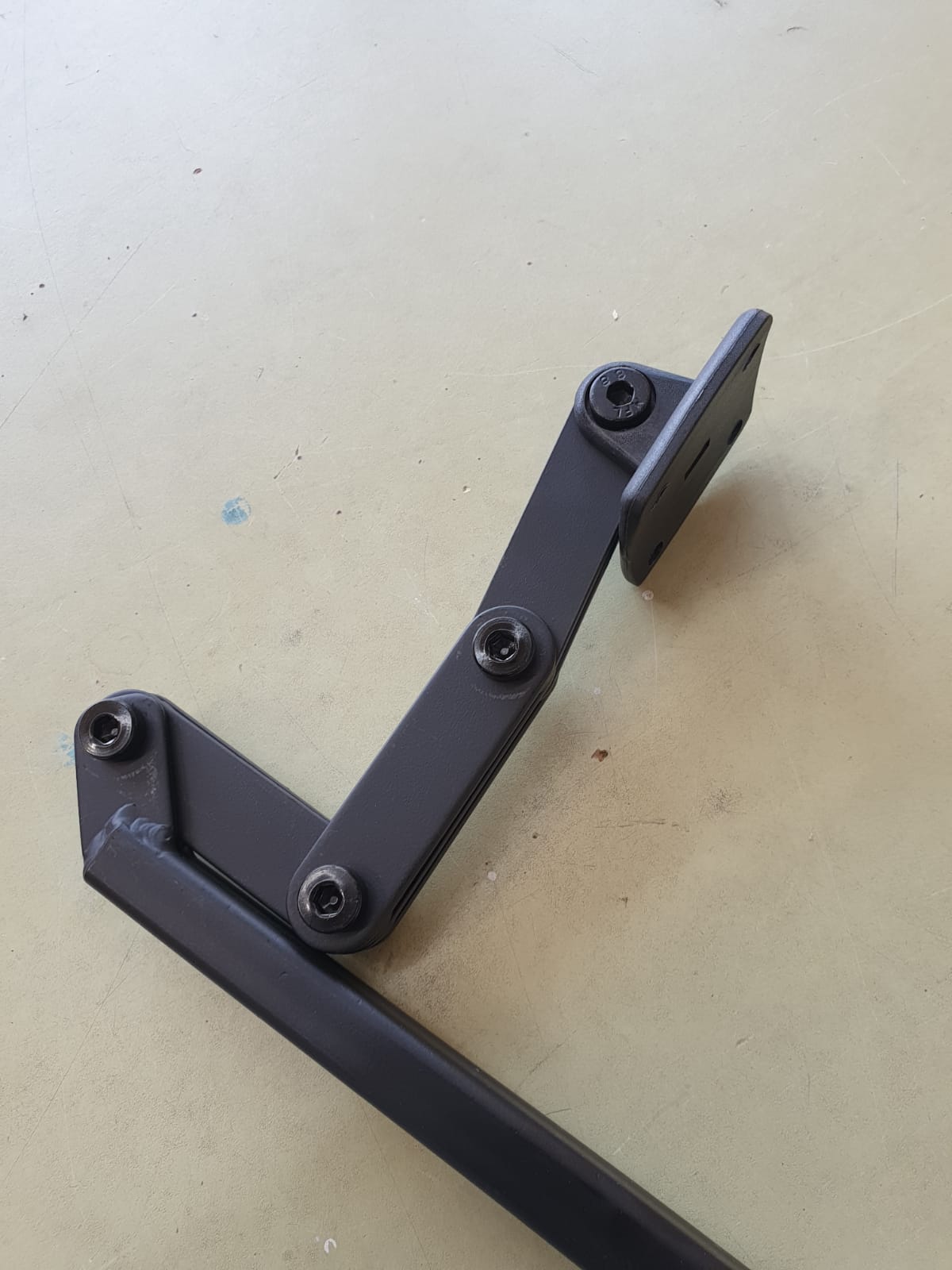 Hoofdsteun verstelsysteem 4 scharnierpunten, 15x15mm incl. kunststof bevestigingsdeel  - Afbeelding 2