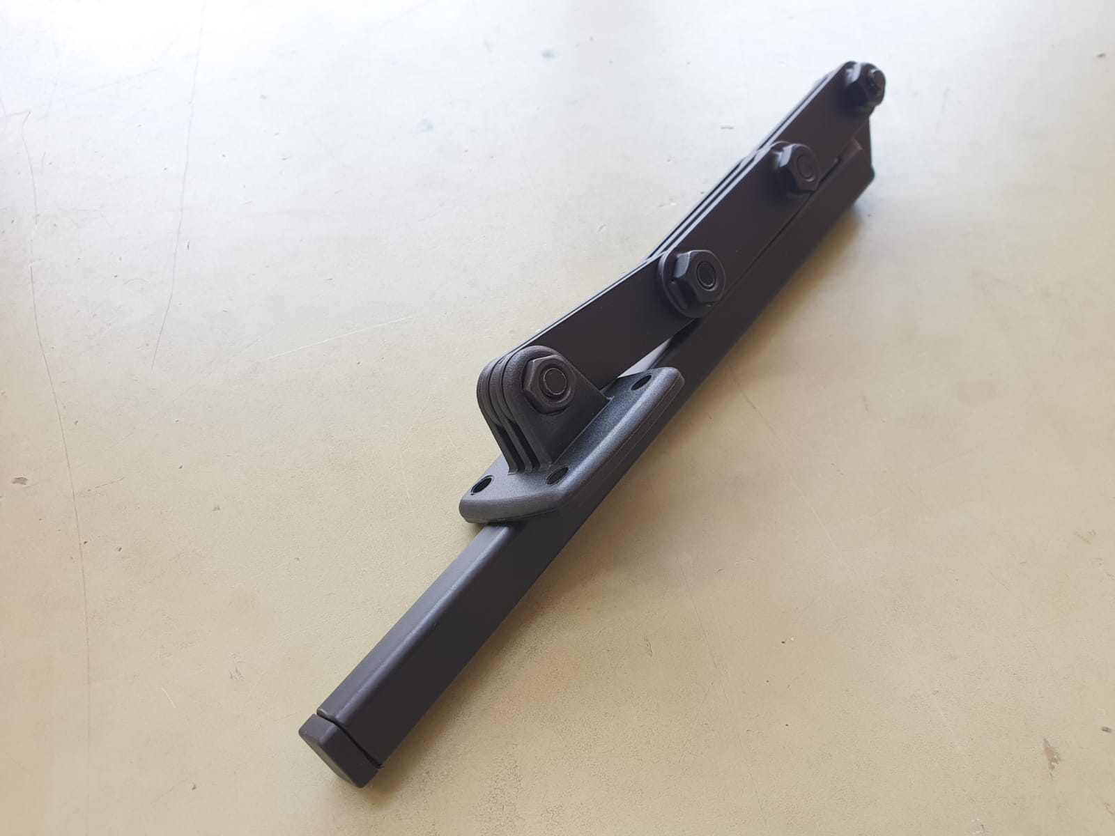 Hoofdsteun verstelsysteem 4 scharnierpunten, 15x15mm incl. kunststof bevestigingsdeel  - Afbeelding 3