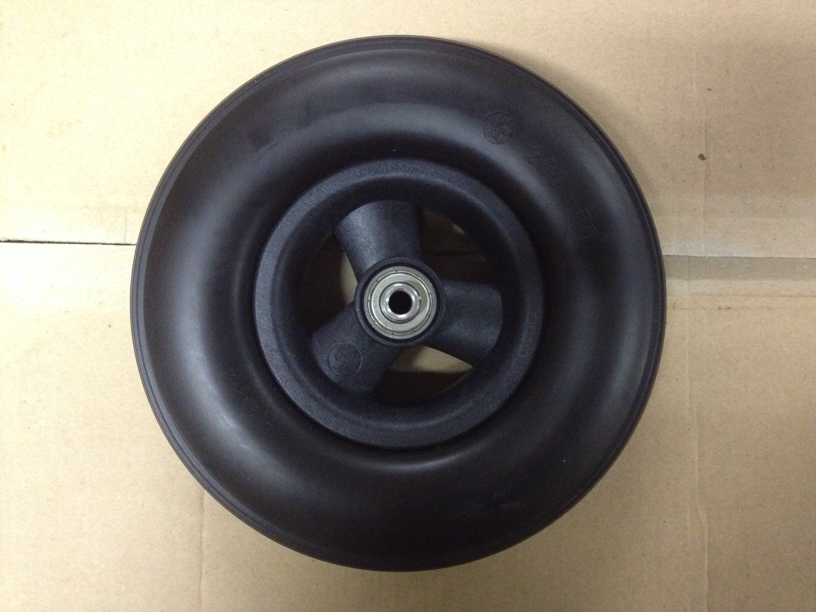 Wiel 200 x 50 (8") PU band zwart, naaflengte: 60mm - Afbeelding 3