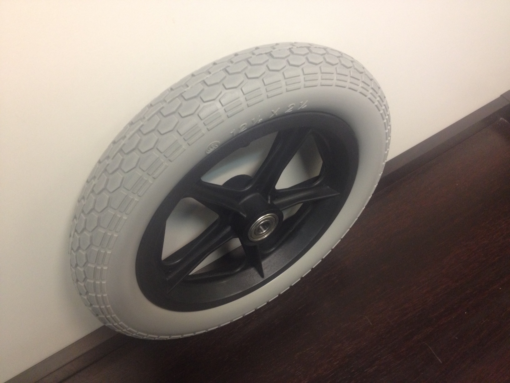 Wiel 12" PU band grijs M28 , 5 spaaks, naaflengte 48mm - Afbeelding 5