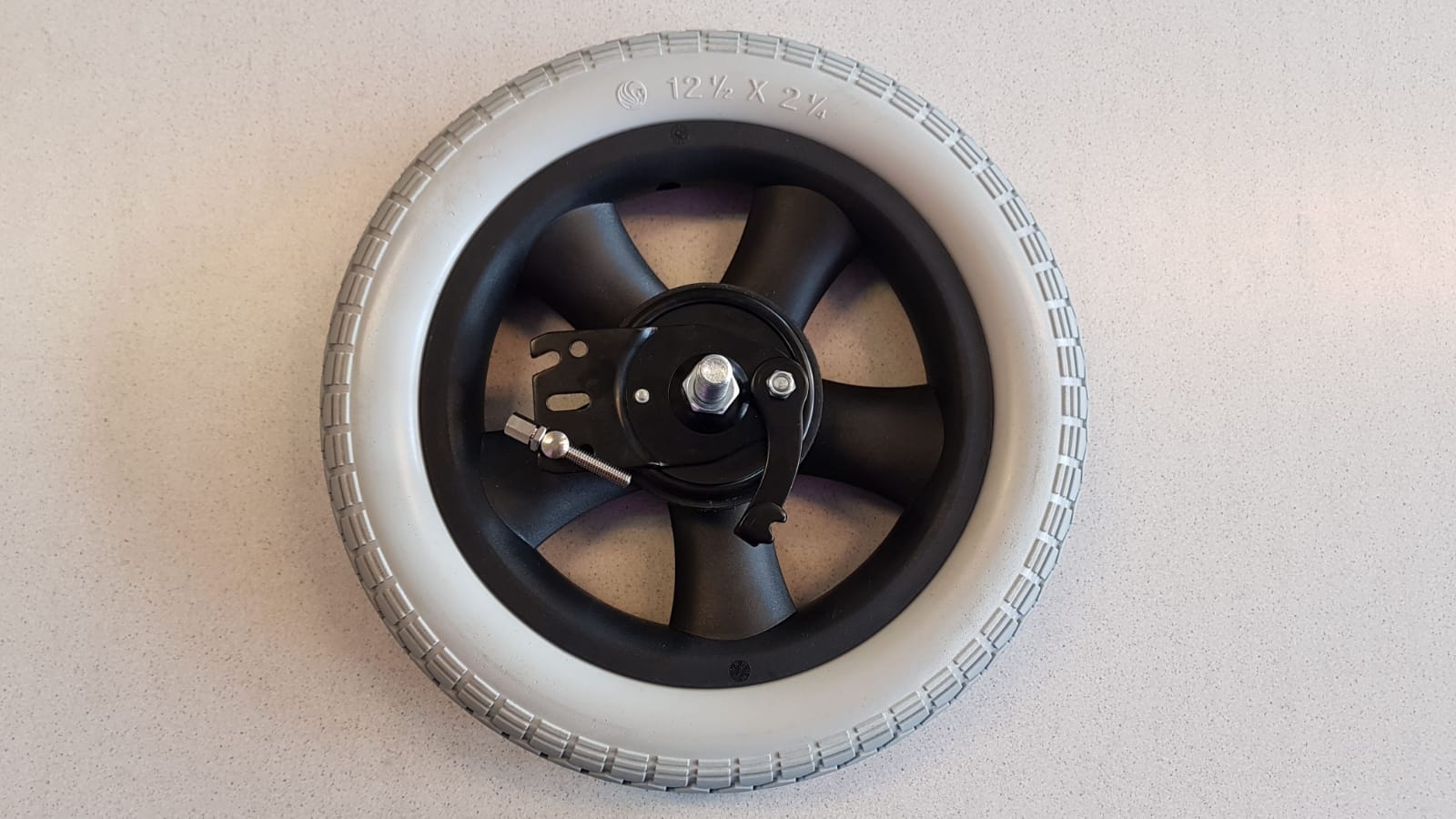 Wiel 12 inch met luchtband, inclusief trommelrem en kabelbediening, Links - Afbeelding 2