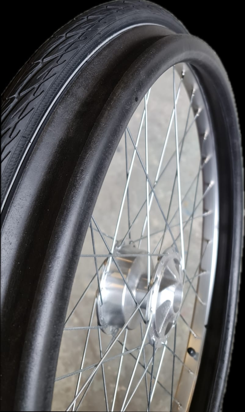 Wiel 24" luchtband band zwart, gespaakt met ErgoGrip hoepel - Afbeelding 4