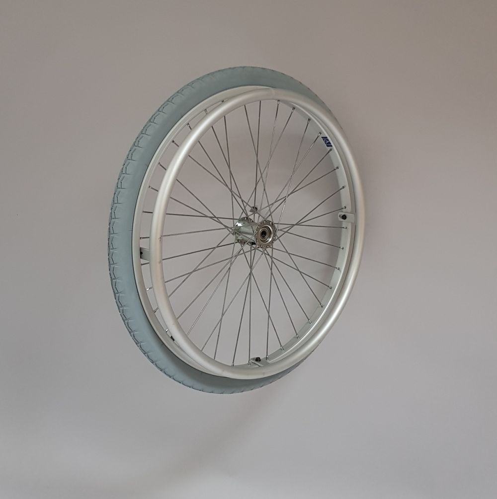 Wiel 22" luchtband grijs, gespaakt incl. hoepel